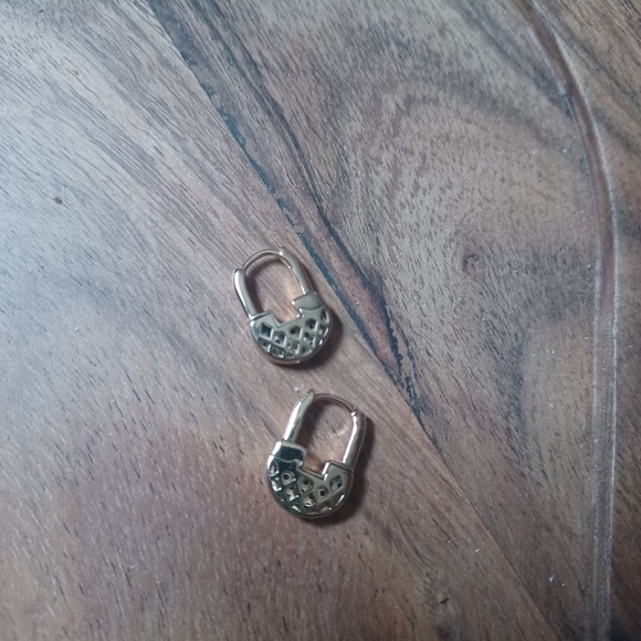 Jewelry - Cute Lock Earrings